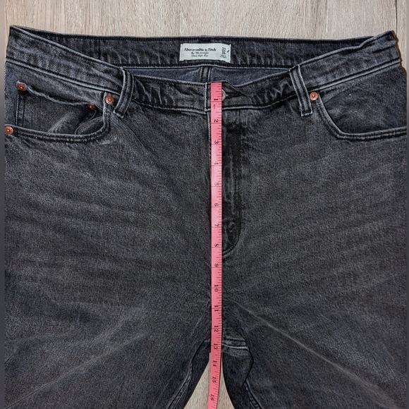 The 90s Straight Ultra High Rise Black Jeans - Picture 3 of 7